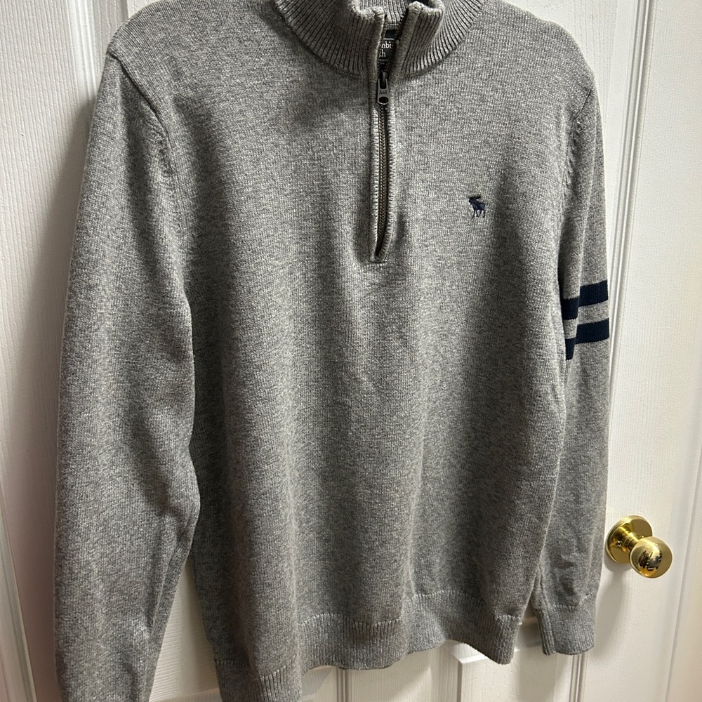Abercrombie & Fitch Gray Zip-Up Sweater - Large